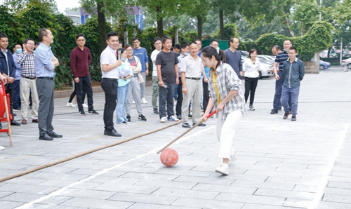 歡度中秋喜迎國慶 宜化集團與宜昌市發(fā)改委共同舉辦趣味運動會(圖4)